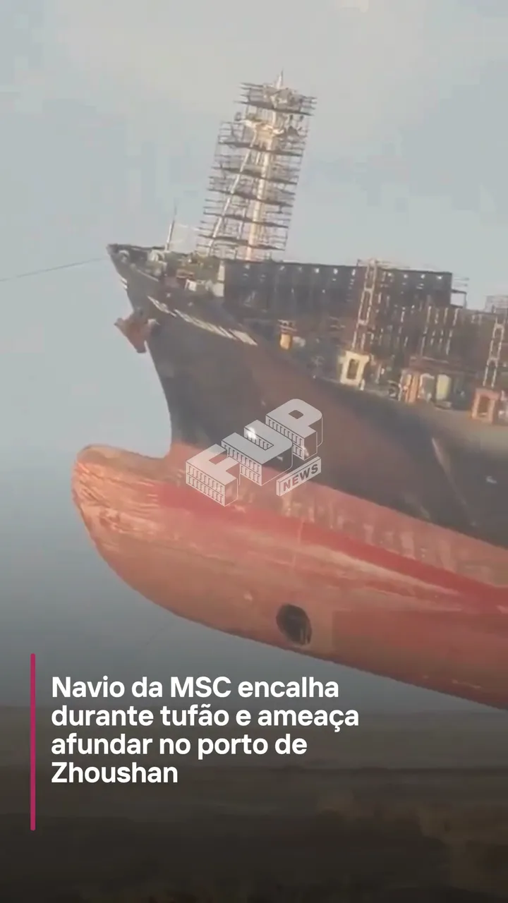 O porta-contêineres MSC Silvana VIII corre risco de naufrágio no porto de Zhoushan, na China, após encalhar em rochas durante a passagem do Tufão Bavi. O navio, com capacidade para 8.401 TEUs, estava